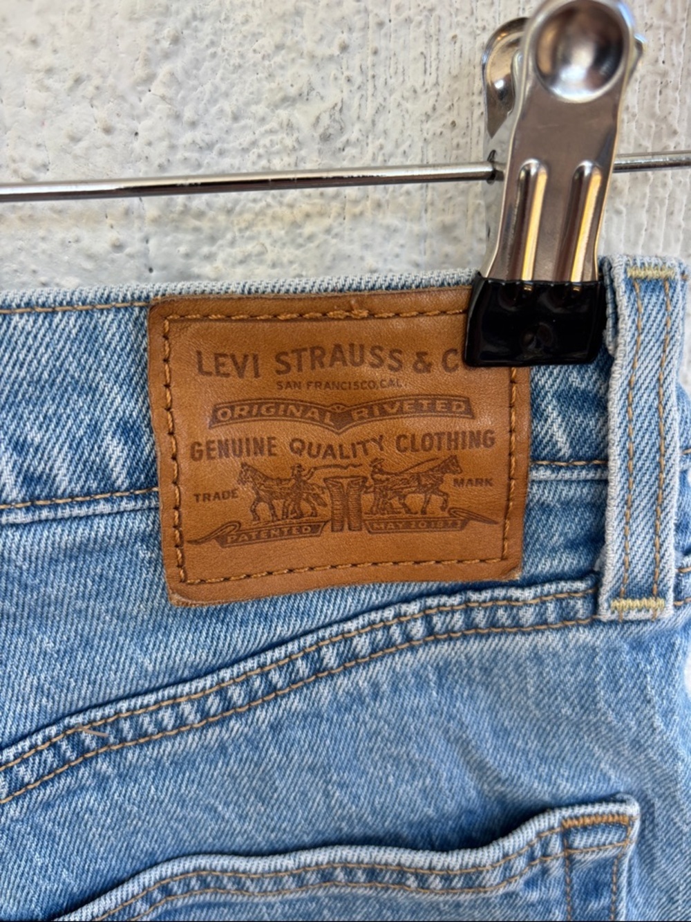 Levis Ribcage Classic High-Rise Denim Jean Shorts sz 27 - Picture 6 of 8